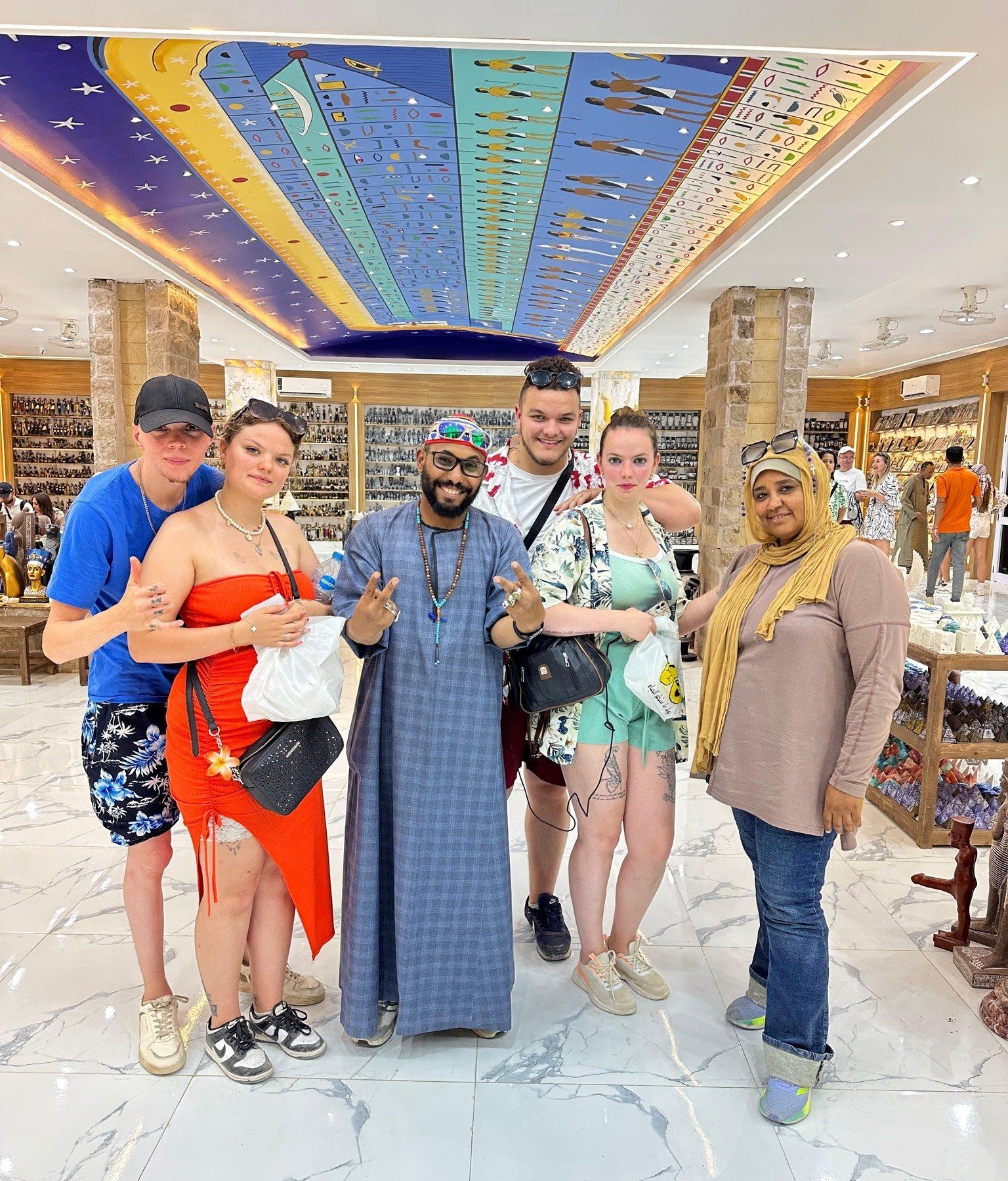 استمتاع الضيوف من حول العالم بمعارض الألباستر استمتاع الضيوف من حول العالم بمعارض الألباستر