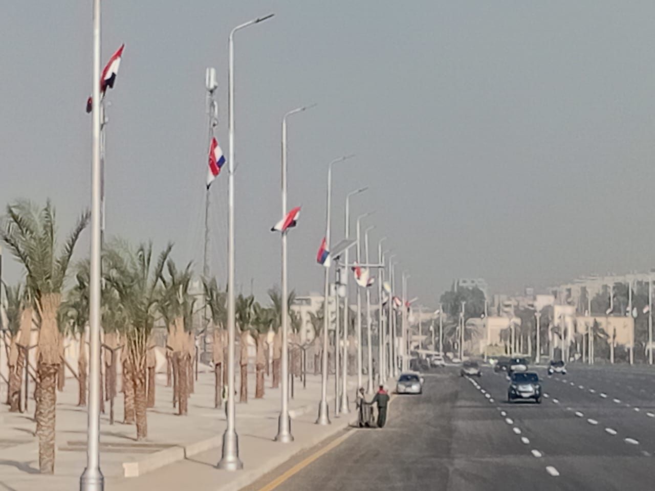 تعليق الأعلام واللافتات الترحيبية بالدول الضيوف على الطرق والمحاور المؤدية للمتحف المصري الكبير (2) تعليق الأعلام واللافتات الترحيبية بالدول الضيوف على الطرق والمحاور المؤدية للمتحف المصري الكبير (2)