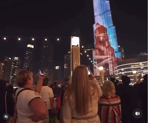 برج خليفة يقدم عروضا ضوئية مبهرة احتفالا بالمتحف المصرى الكبير (6) برج خليفة يقدم عروضا ضوئية مبهرة احتفالا بالمتحف المصرى الكبير (6)