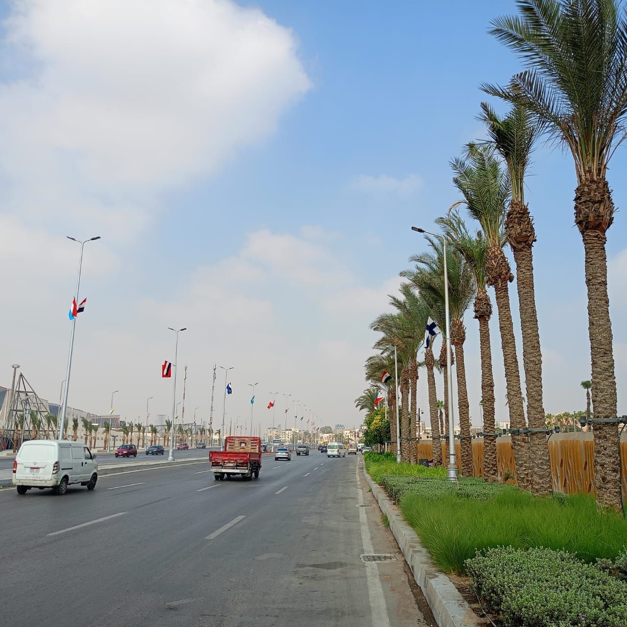 تعليق الأعلام واللافتات الترحيبية بالدول الضيوف على الطرق والمحاور المؤدية للمتحف المصري الكبير (8) تعليق الأعلام واللافتات الترحيبية بالدول الضيوف على الطرق والمحاور المؤدية للمتحف المصري الكبير (8)