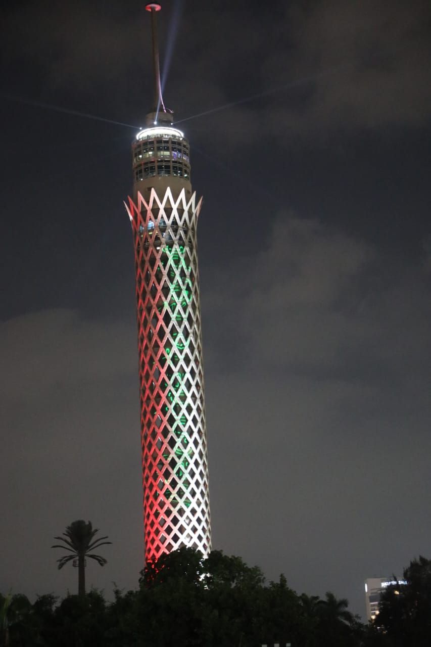 إضاءة برج القاهرة برسائل ترحيب وعبارات احتفالية