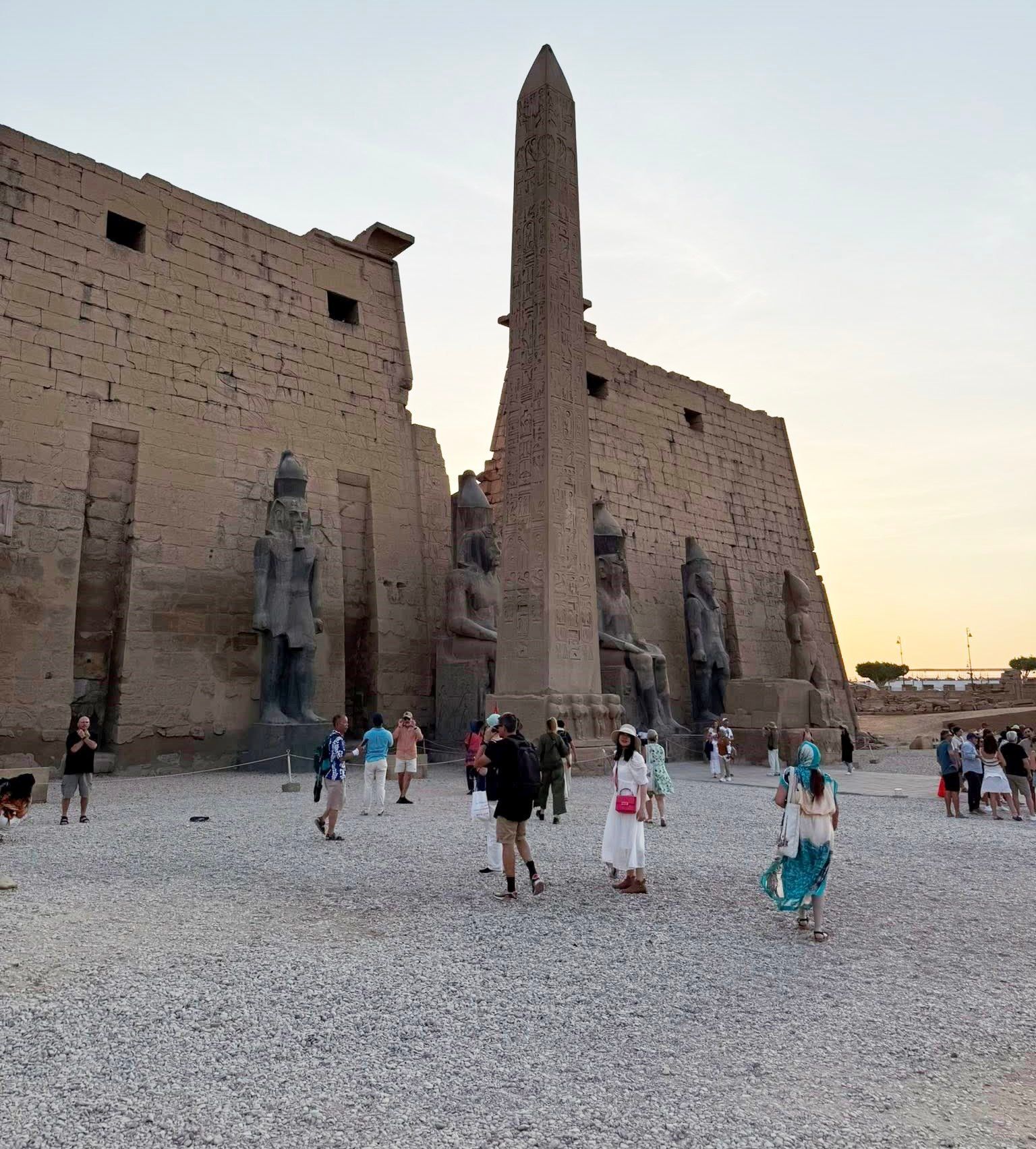 جانب من زيارات الأجانب فى معبد الأقصر