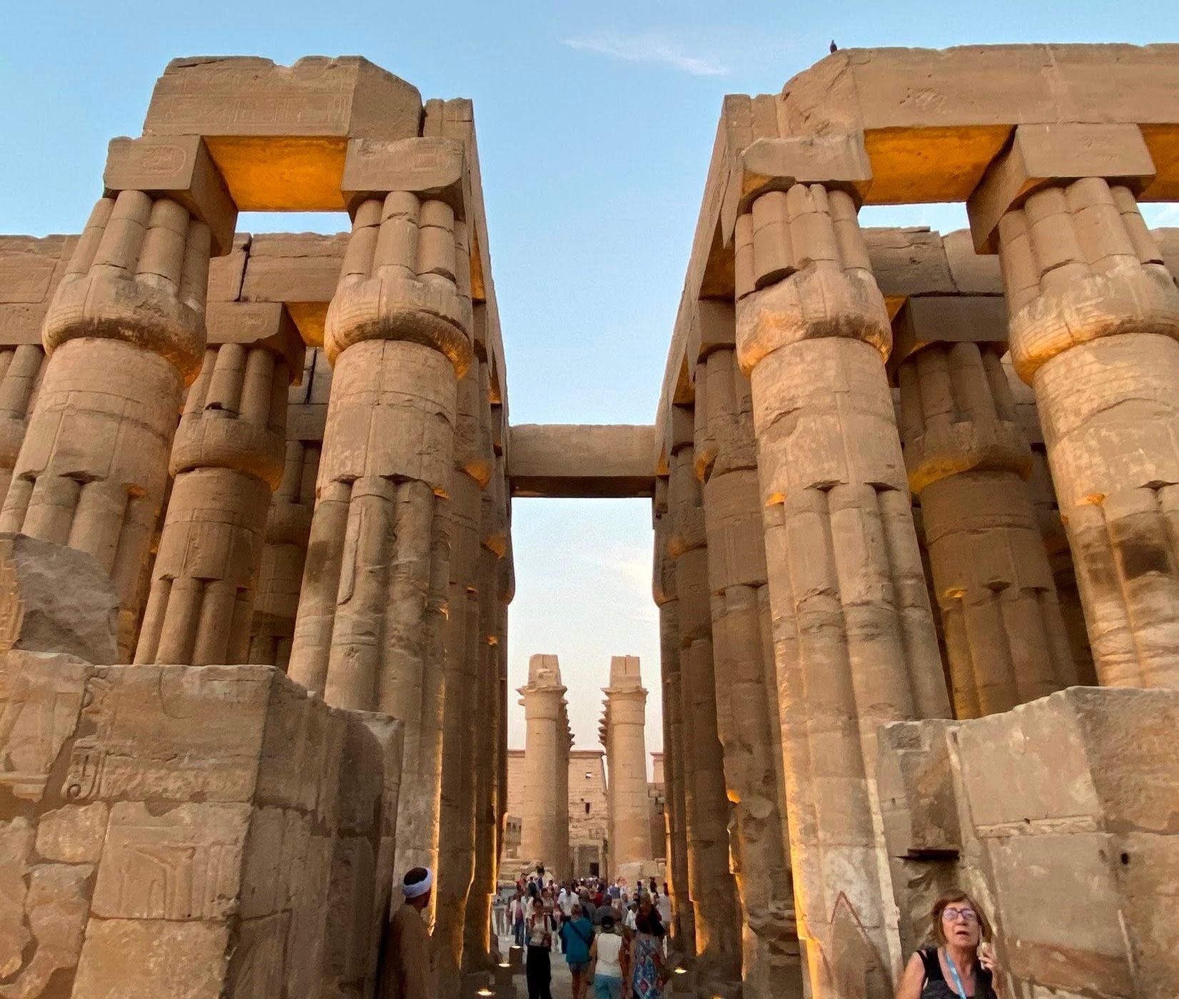 الاقبال السياحي فى قلب معبد الأقصر