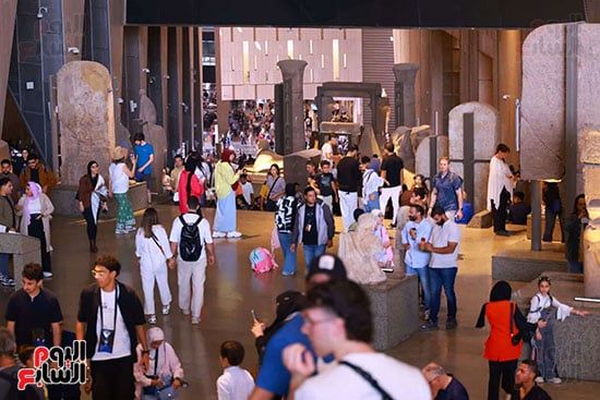 توافد الزوار على بوابات التحف توافد الزوار على بوابات التحف