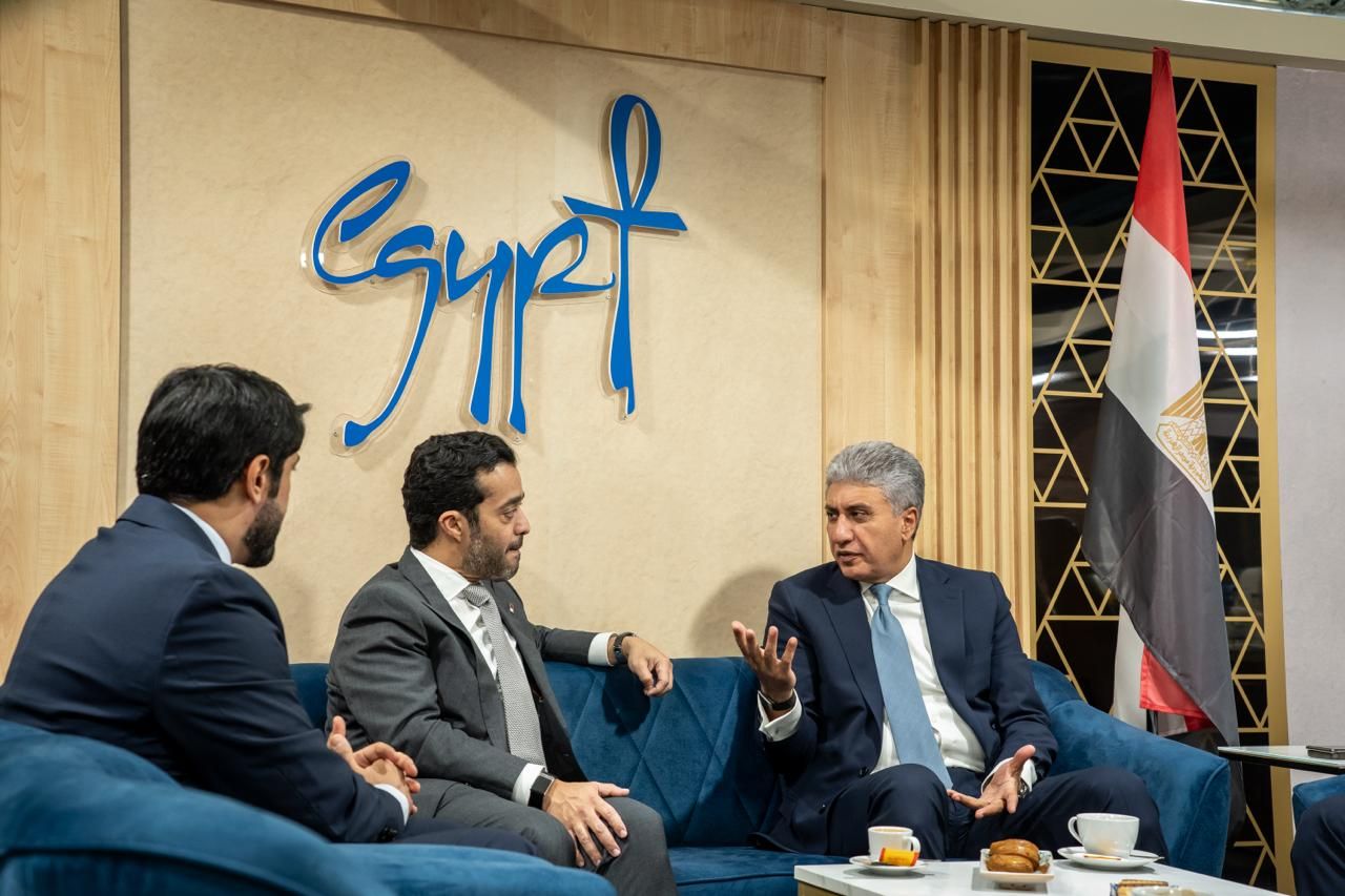 شريف فتحي وزير السياحة والآثار فى الجناح المصري المُشارك في البورصة شريف فتحي وزير السياحة والآثار فى الجناح المصري المُشارك في البورصة