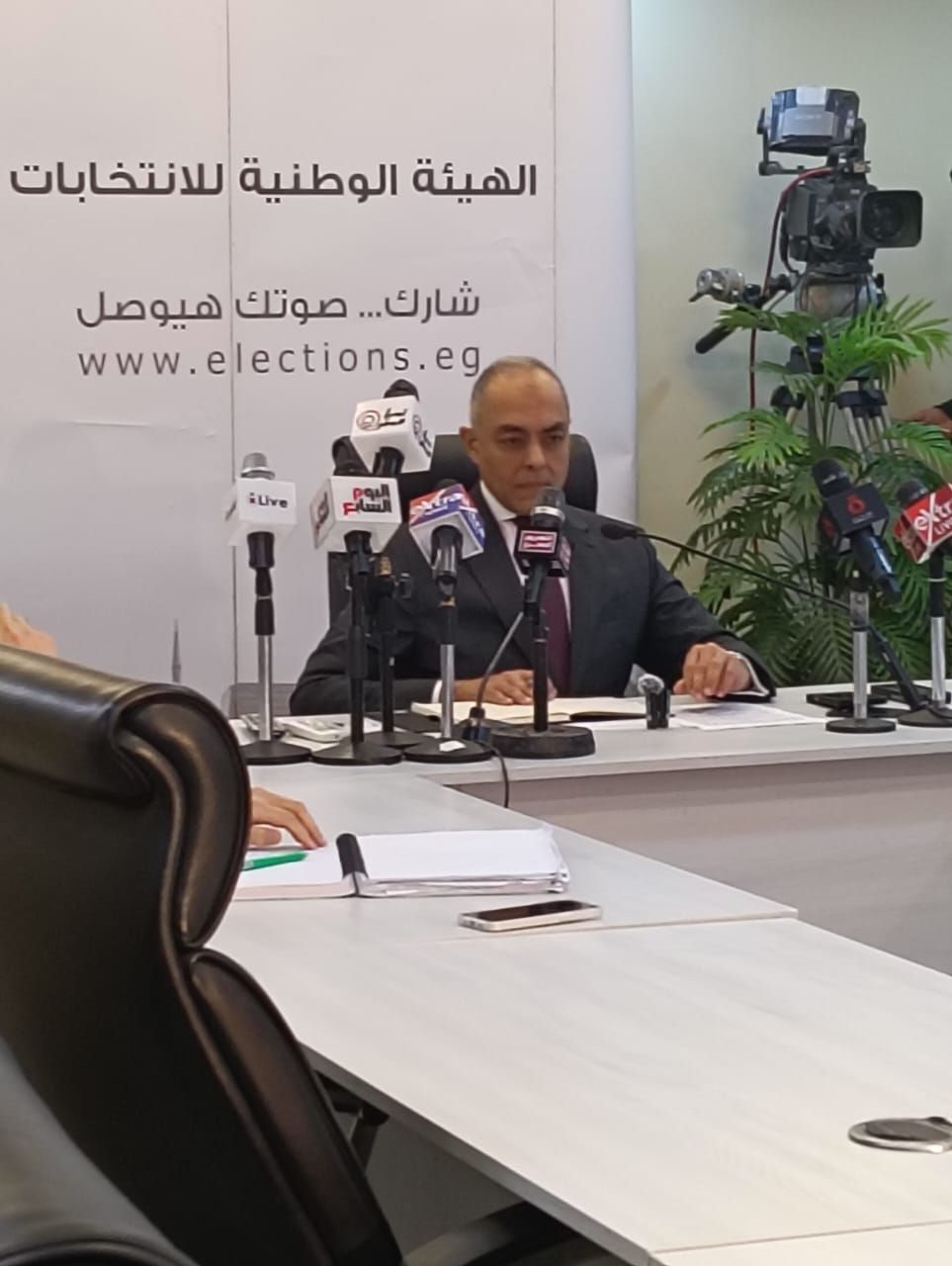 غرفة عمليات الهيئة الوطنية تتابع فتح أول لجان التصويت في الخارج بانتخابات النواب (5) غرفة عمليات الهيئة الوطنية تتابع فتح أول لجان التصويت في الخارج بانتخابات النواب (5)