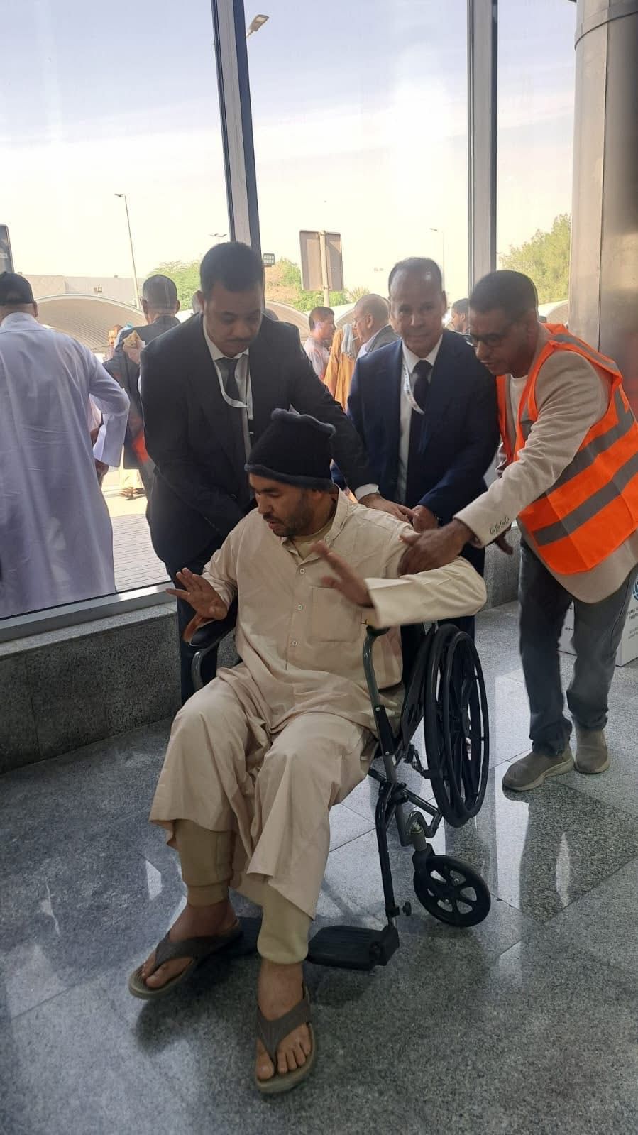 رجل من ذوى الهمم مشارك في الانتخابات رجل من ذوى الهمم مشارك في الانتخابات