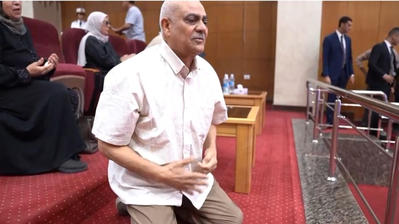 الفرحة تجتاح الفائزين وذويهم بالفوز فى قرعة حج الجيزة (4) الفرحة تجتاح الفائزين وذويهم بالفوز فى قرعة حج الجيزة (4)