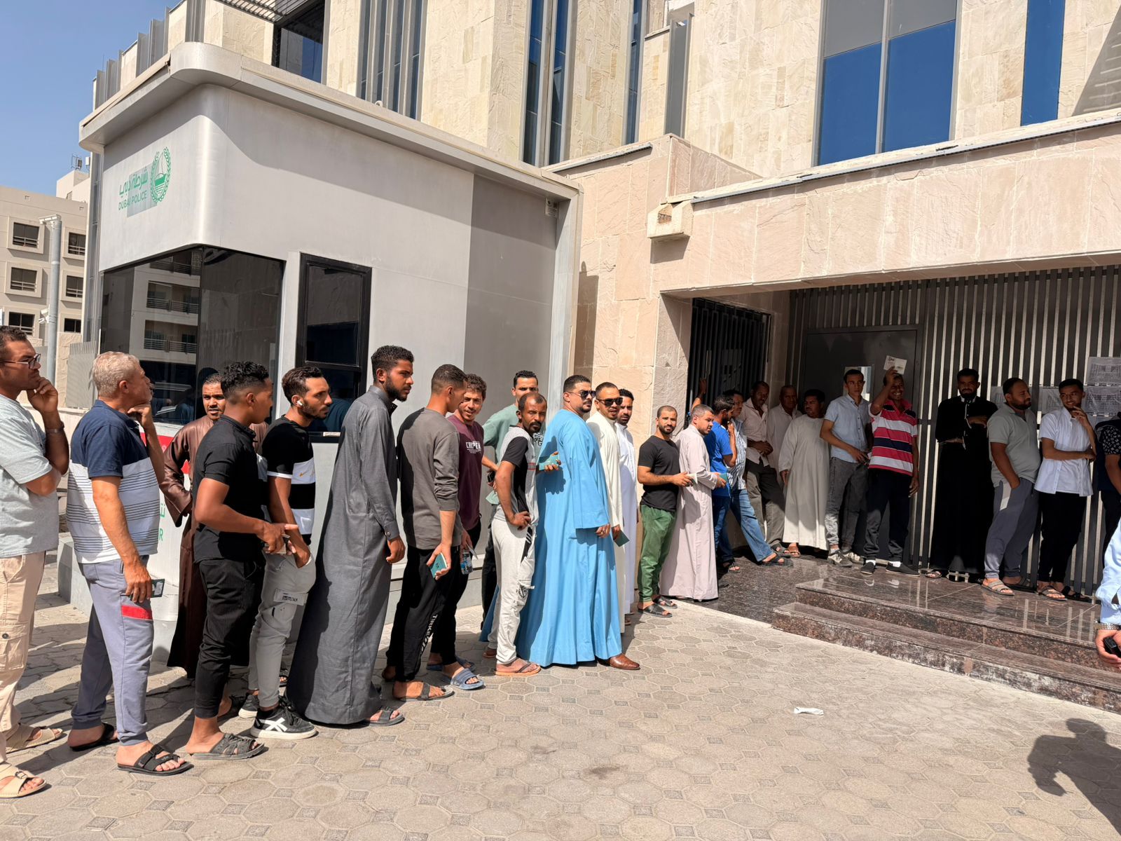 إقبال المصريين على التصويت فى دبى إقبال المصريين على التصويت فى دبى