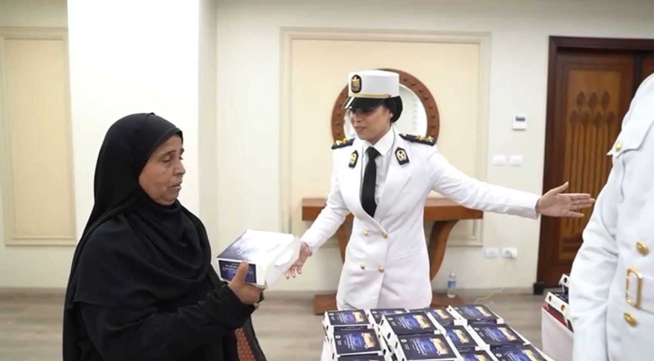 الفرحة تجتاح الفائزين وذويهم بالفوز فى قرعة حج الجيزة (2) الفرحة تجتاح الفائزين وذويهم بالفوز فى قرعة حج الجيزة (2)