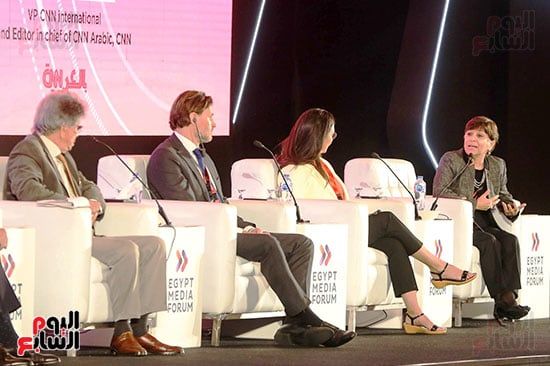 منصة الندوة الأولي للمنتدي منصة الندوة الأولي للمنتدي