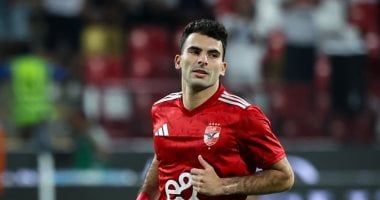 زيزو يتجاهل مصافحة هشام نصر فى مراسم تتويج الأهلى بالسوبر.. فيديو