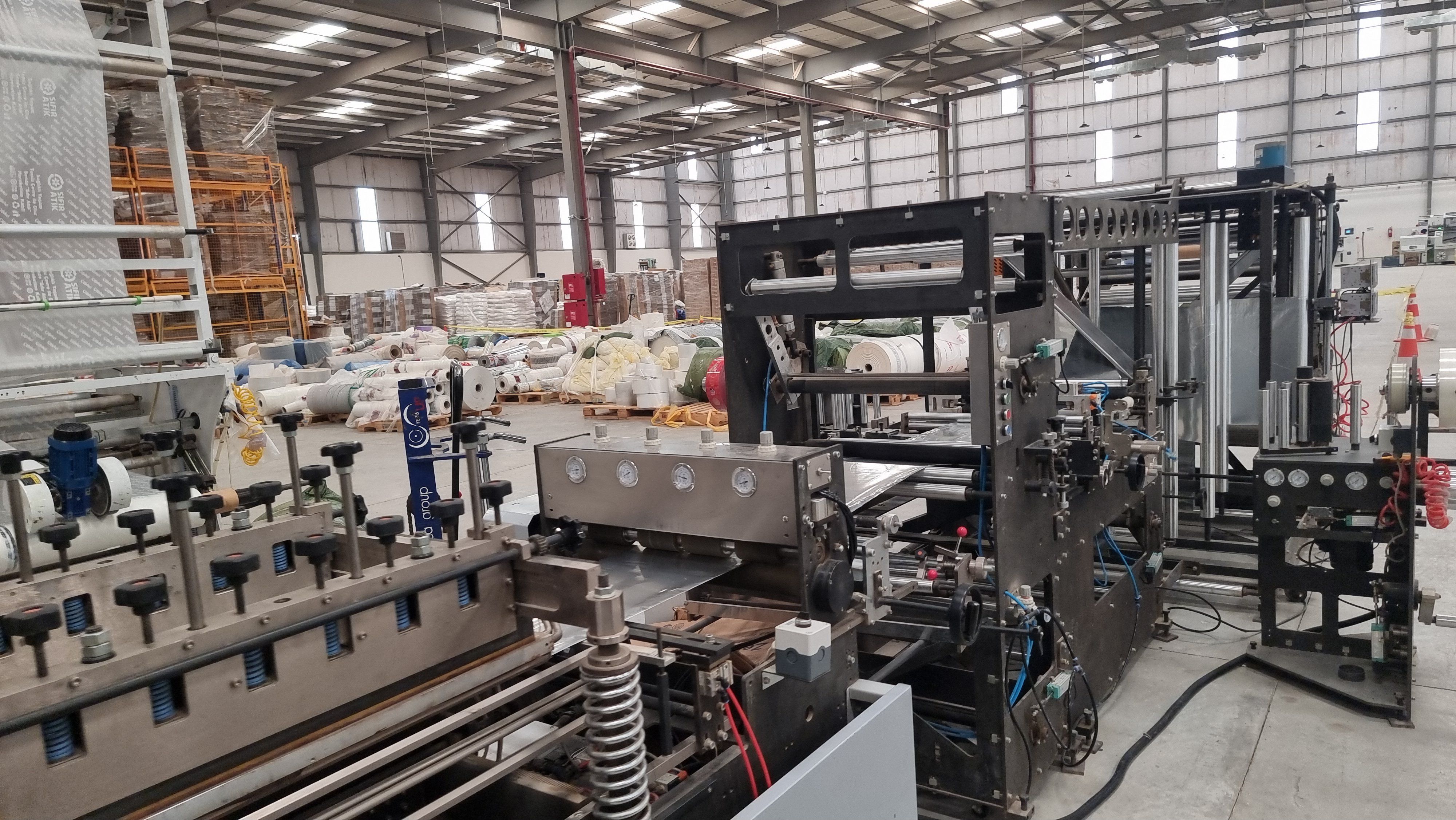 من داخل مصنع إنتاج البلاستيك من داخل مصنع إنتاج البلاستيك