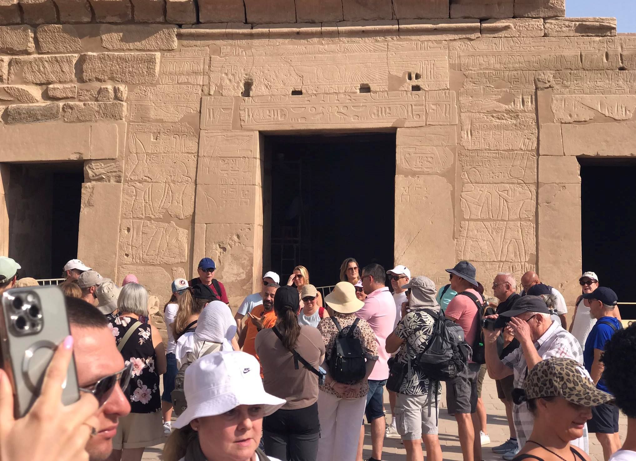 حالة الإقبال المميزة يومياً فى معابد الأقصر