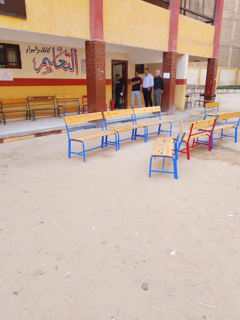 بدأ توافد عدد من المواطنين (4)