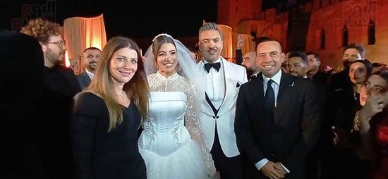 64753-الاصدقاء-في-حفل-الزفاف 64753-الاصدقاء-في-حفل-الزفاف