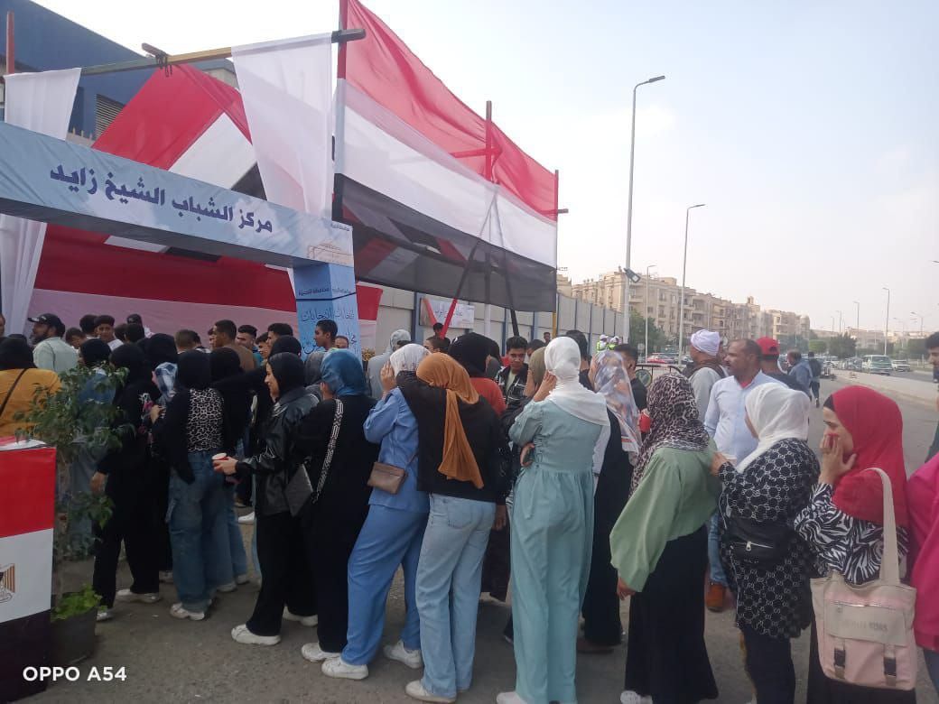 طوابير السيدات للتصويت بانتخابات النواب بلجان محافظة الجيزة