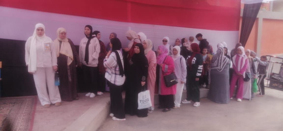 طوابير السيدات للتصويت بانتخابات النواب 2025 بلجان محافظة الجيزة