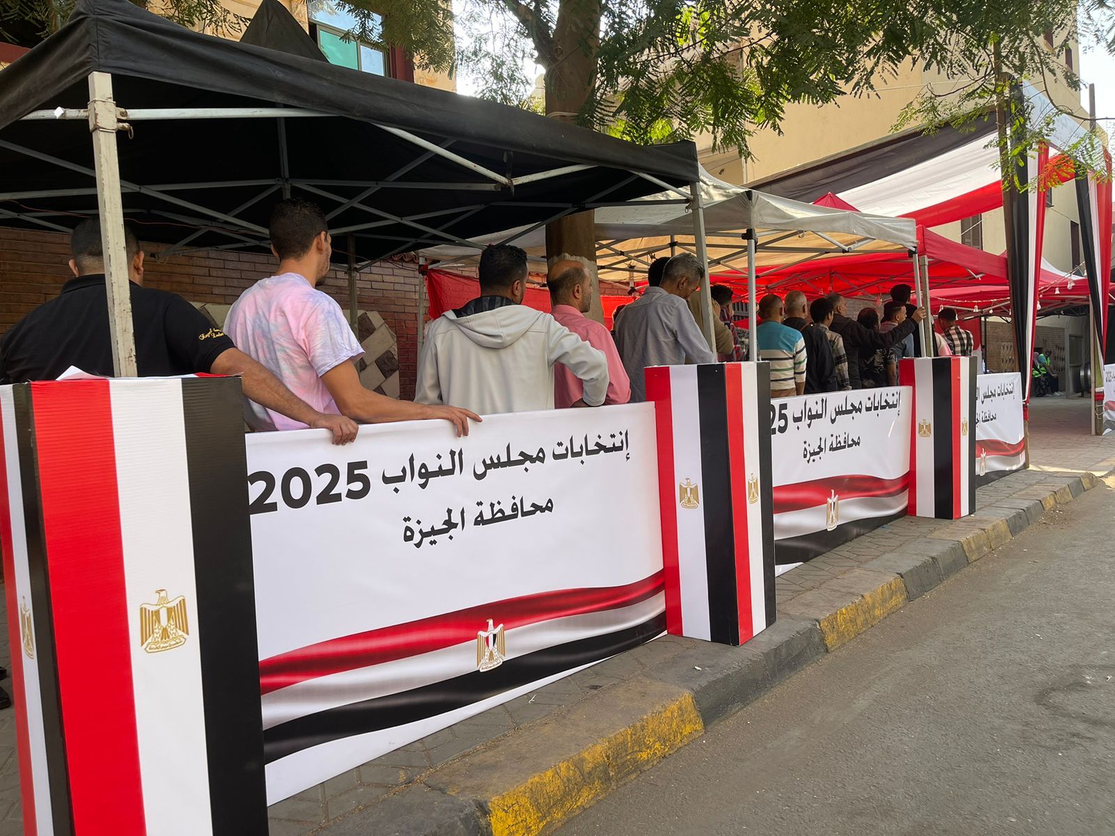 توافد المواطنين على لجان الجيزة ثاني أيام انتخابات مجلس النواب 2025