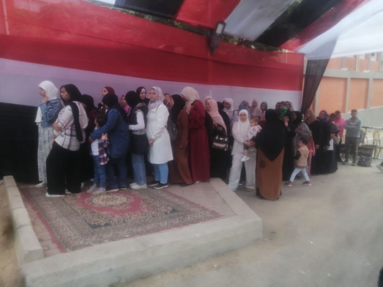 توافد السيدات للتصويت بانتخابات النواب 2025 بلجان محافظة الجيزة