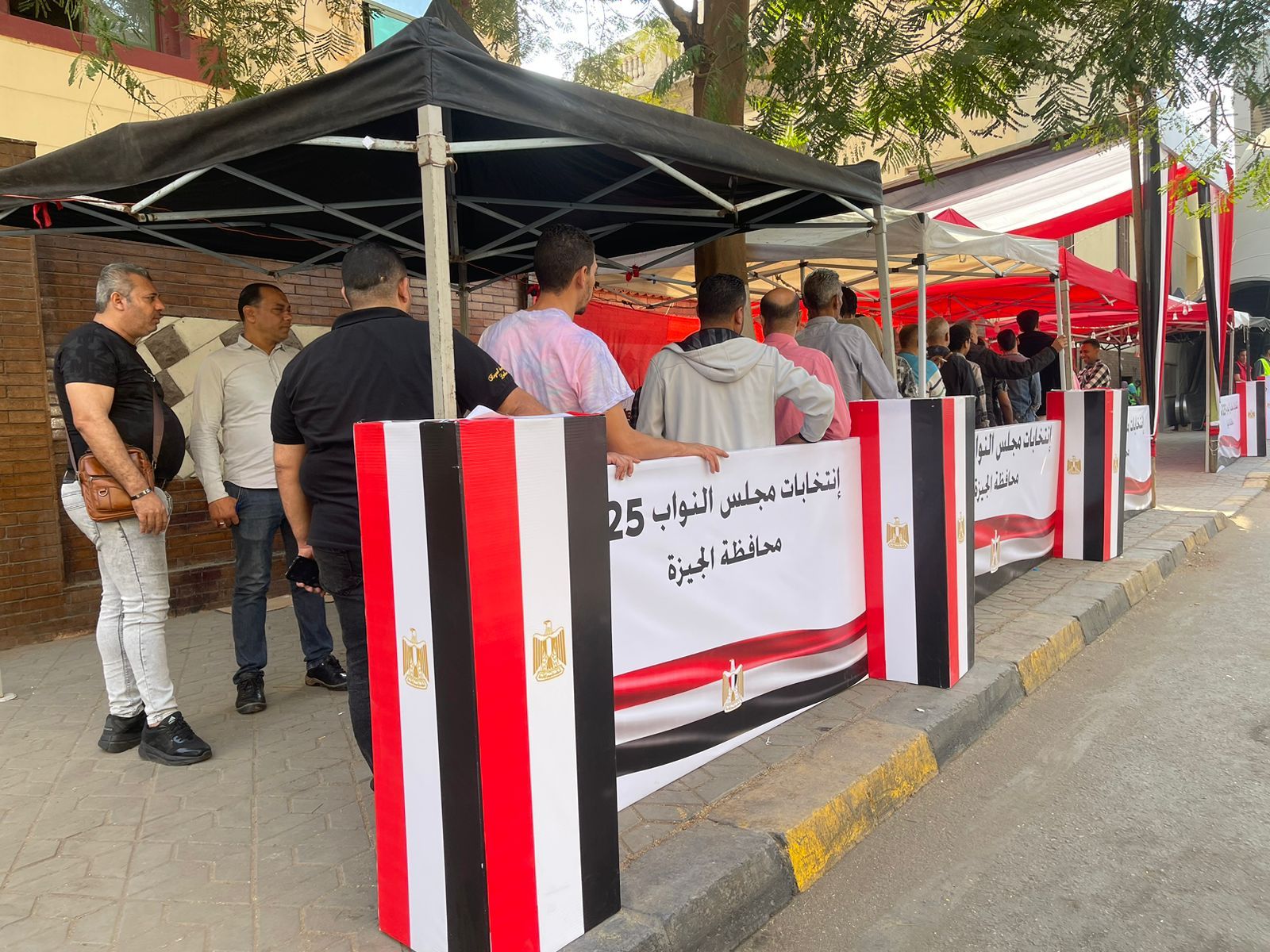 بدء توافد المواطنين