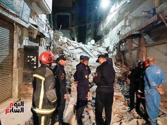 الحماية-المدنية-متواجدة-فى-موقع-انهيار-العقار