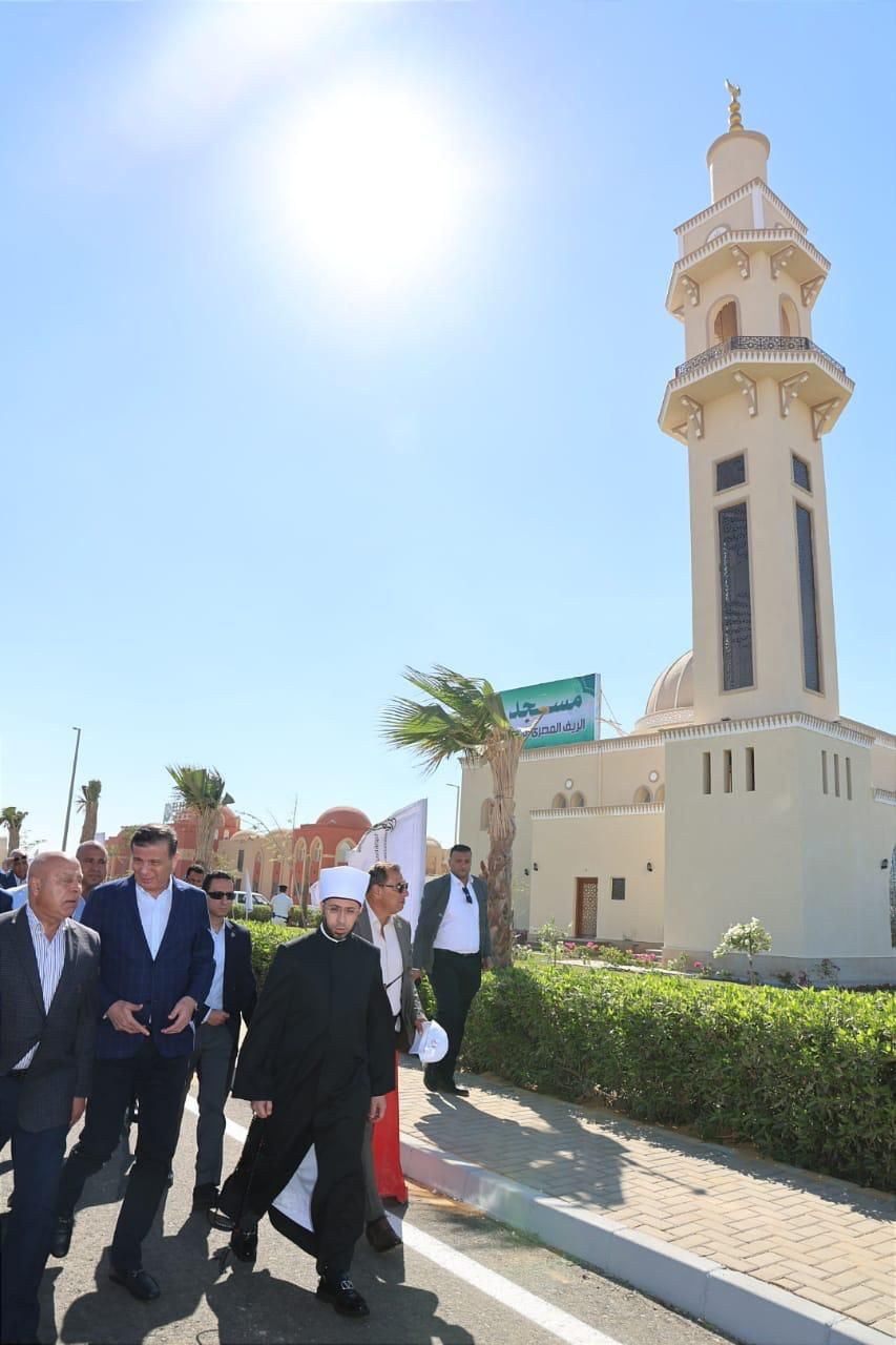 نائب رئيس مجلس الوزراء ووزراء الأوقاف والزراعة والإسكان يشهدون افتتاح المنطقة الإدارية والخدمية بمدينة الطور (6)