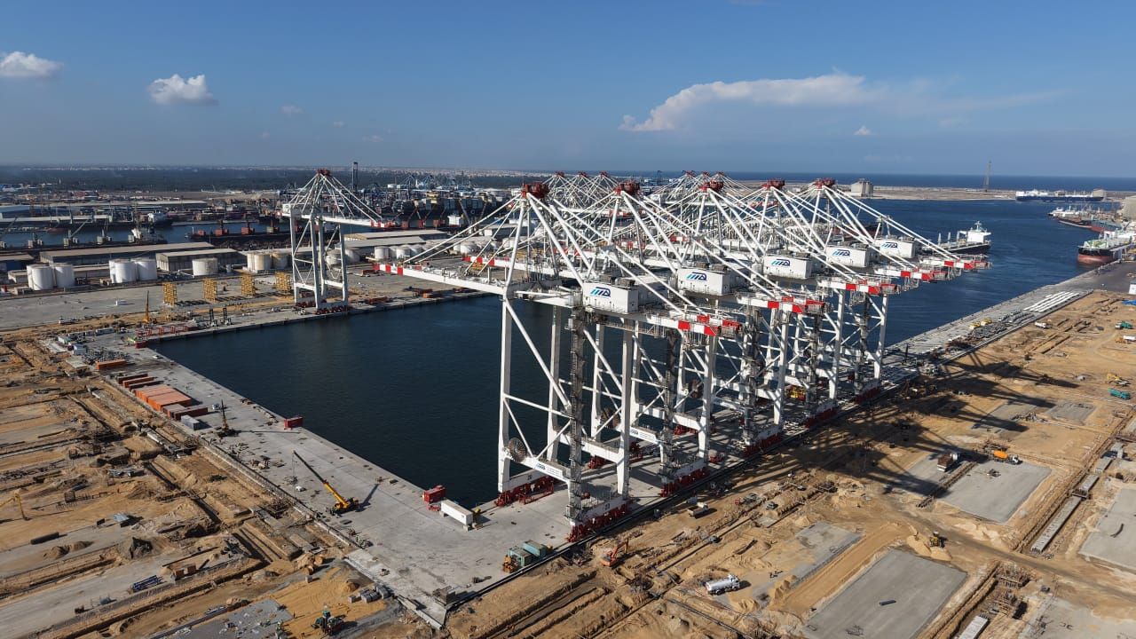 جانب من الحاويات بالمحطة جانب من الحاويات بالمحطة