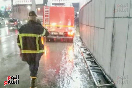 الأجهزة-التنفيذية-بالإسكندرية-تعمل-على-شفط-الأمطار-(3)