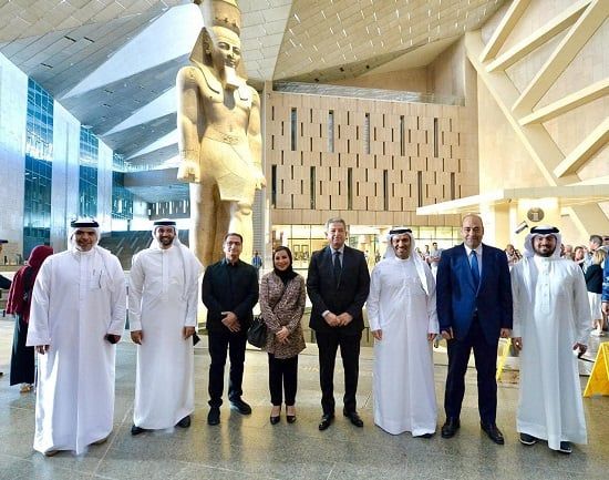 جولة رئيس الأعلى للإعلام مع وفد دولة البحرين برئاسة وزير الاعلام البحريني (3) جولة رئيس الأعلى للإعلام مع وفد دولة البحرين برئاسة وزير الاعلام البحريني (3)