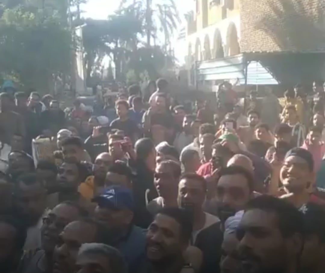 هتافات تأييد لتوجيهات الرئيس السيسي بعد إلغاء الانتخابات بقنا (1) هتافات تأييد لتوجيهات الرئيس السيسي بعد إلغاء الانتخابات بقنا (1)