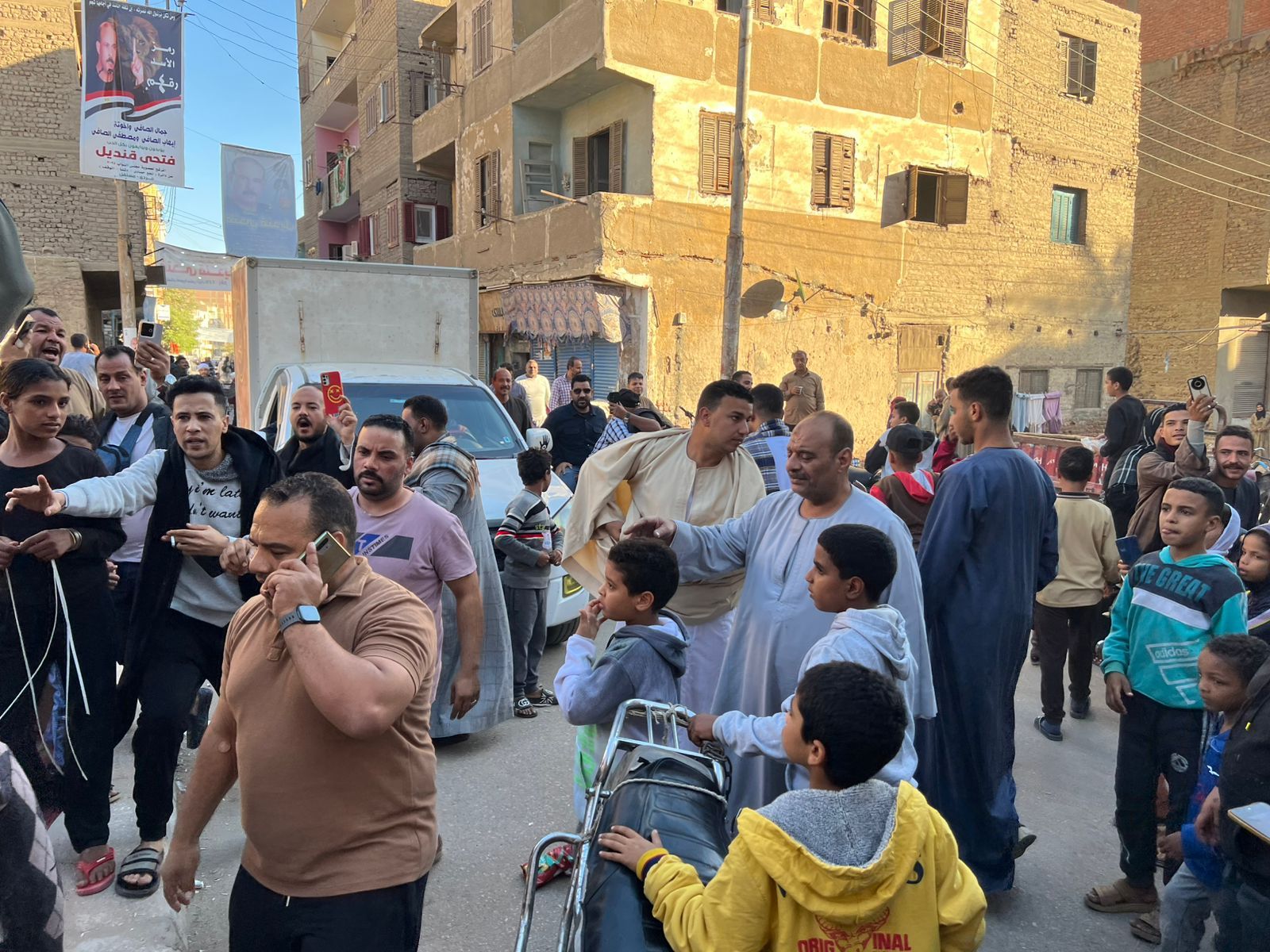 هتافات تأييد لتوجيهات الرئيس السيسي بعد إلغاء الانتخابات بقنا (3) هتافات تأييد لتوجيهات الرئيس السيسي بعد إلغاء الانتخابات بقنا (3)