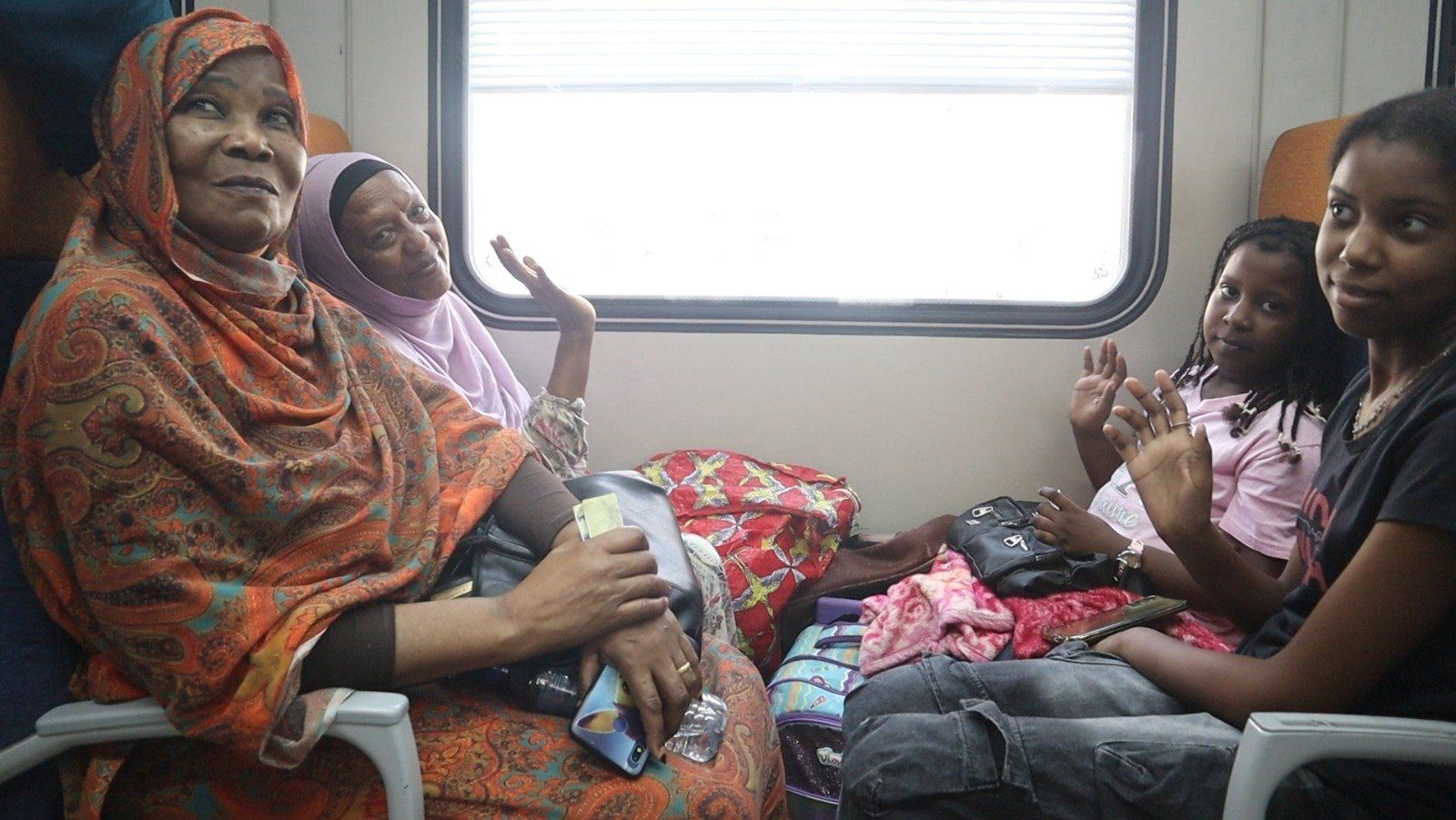 جانب من رحلة الأشقاء السودانيين جانب من رحلة الأشقاء السودانيين