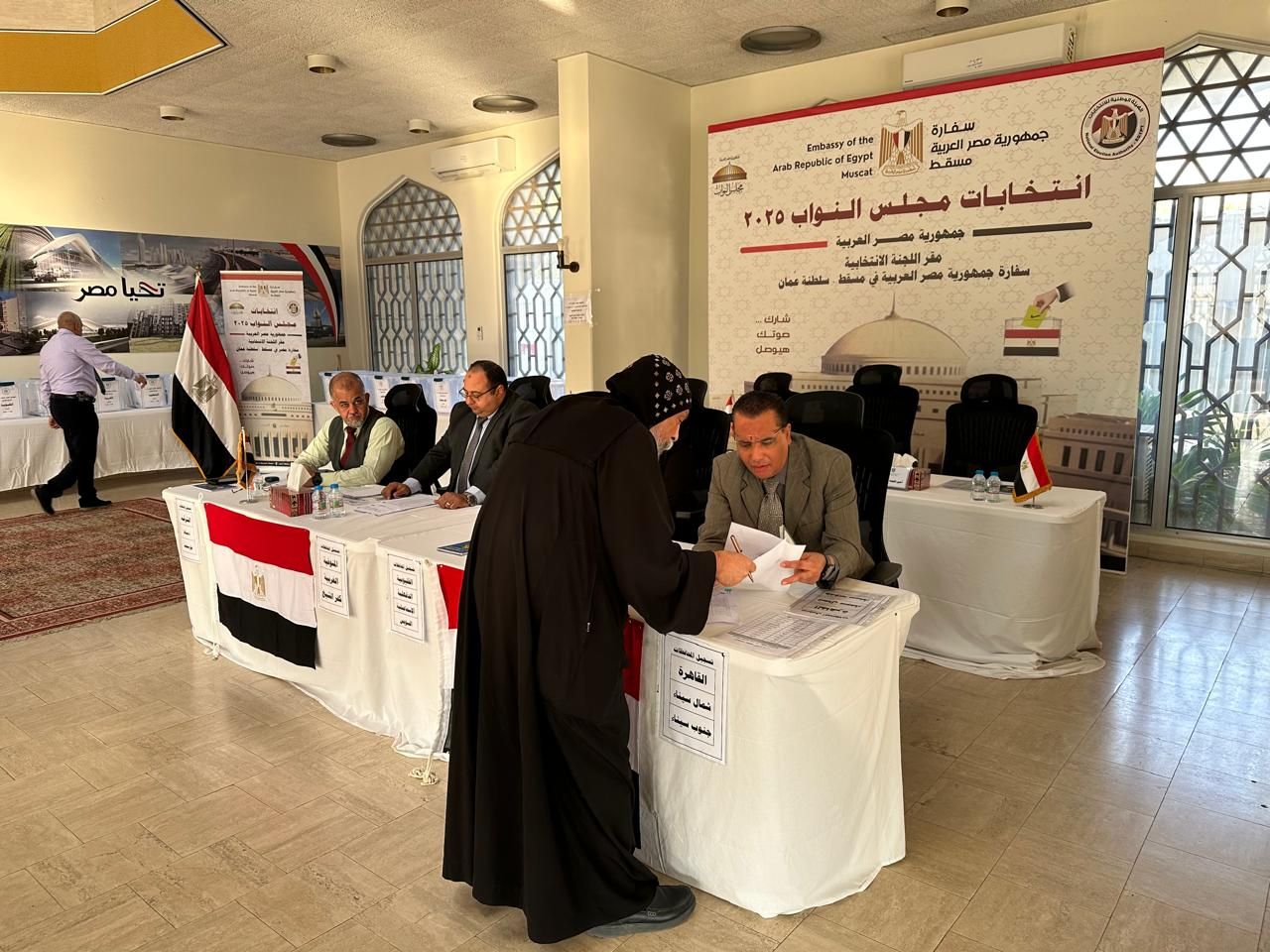 خلال الادلاء بصوته خلال الادلاء بصوته