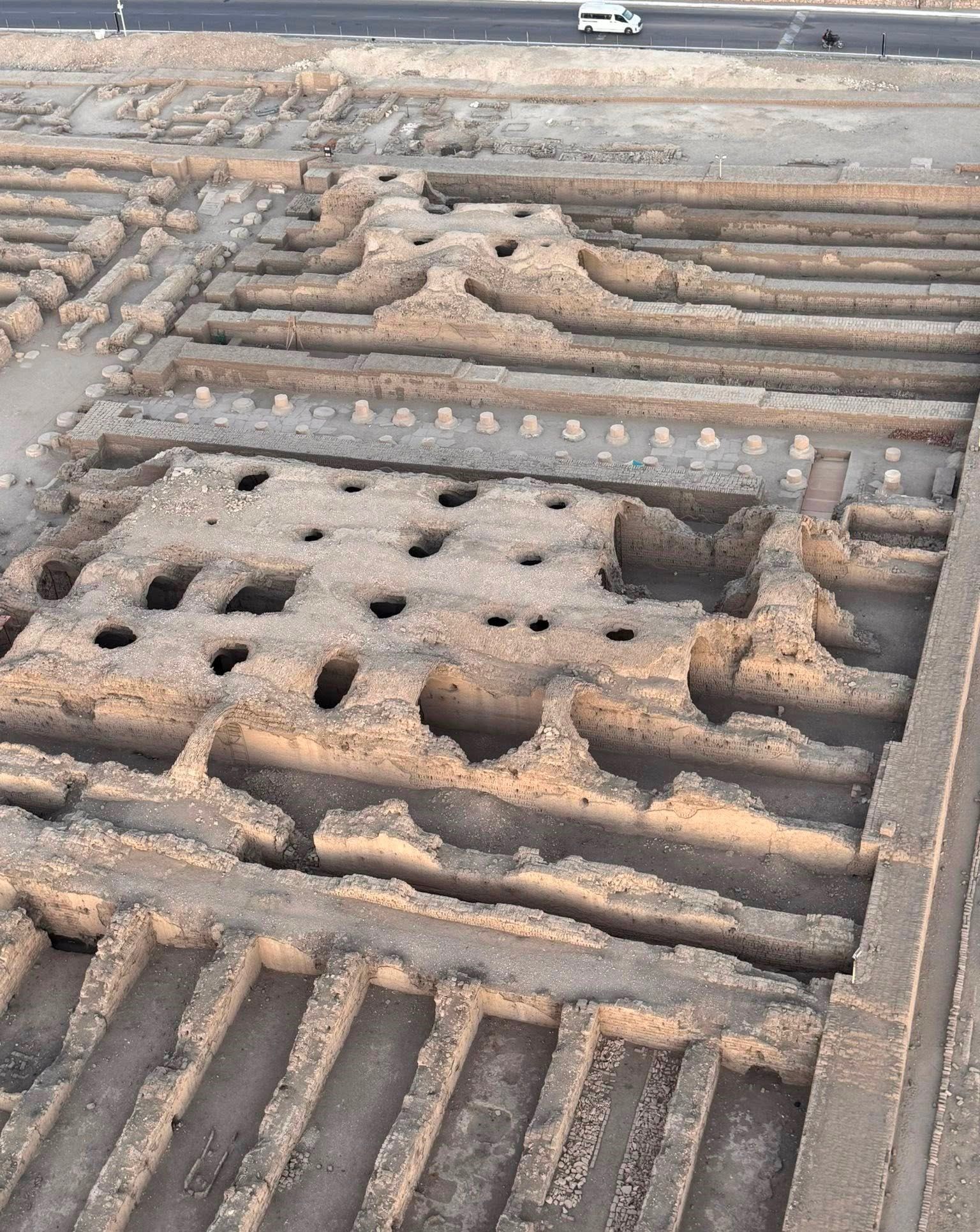 معابد ومقابر ملوك وملكات الأقصر من السماء عبر رحلات البالون الطائر