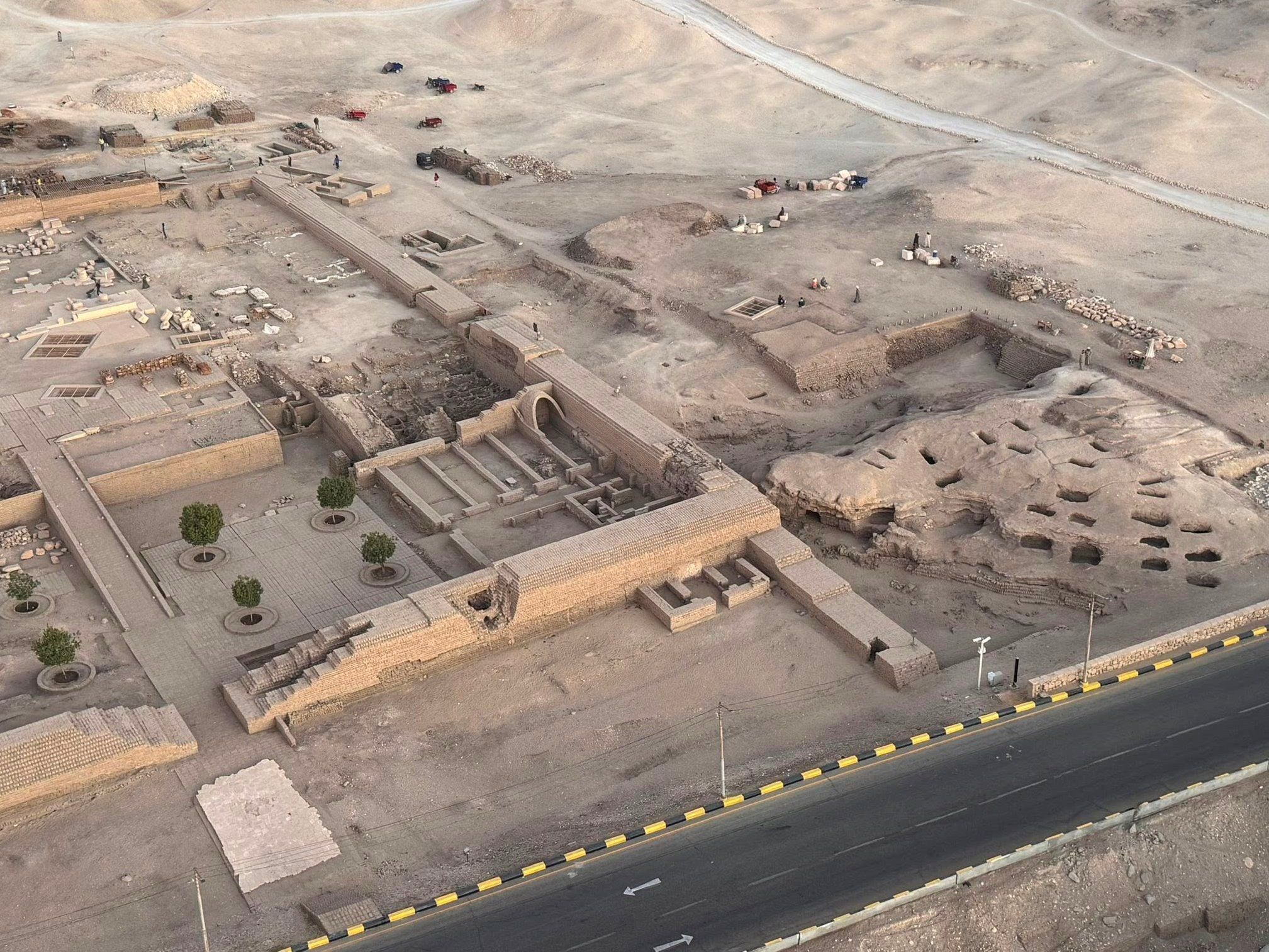 مشاهد ساحرة لمعابد ومقابر ملوك وملكات الأقصر من السماء