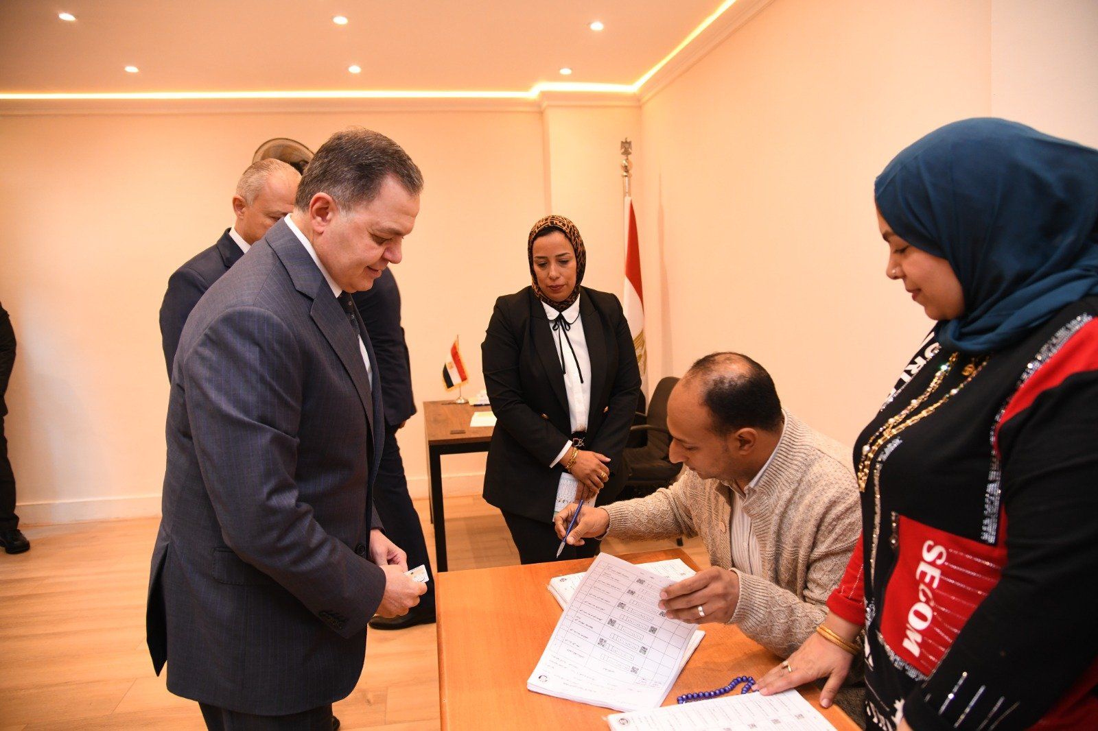 وزير الداخلية يدلي بصوته في انتخابات مجلس النواب (3)