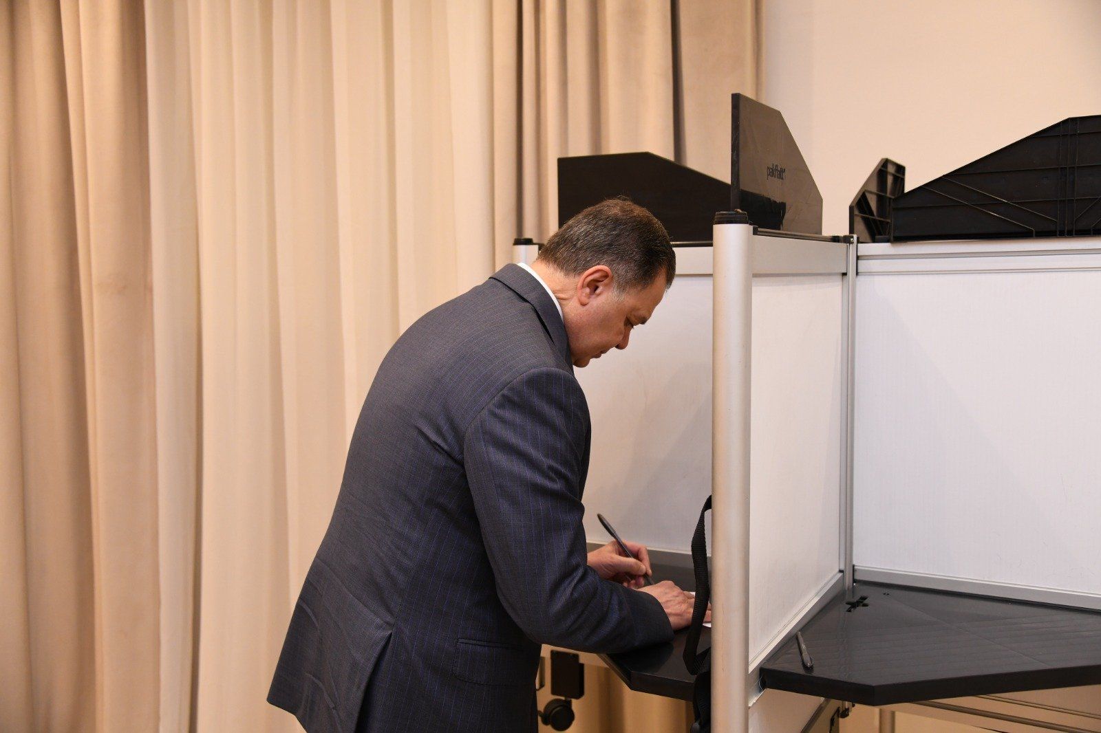 وزير الداخلية يدلي بصوته في انتخابات مجلس النواب (2)