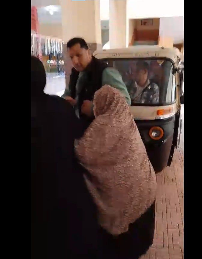 ناخبه مسنة تدخل اللجنة ب توك توك