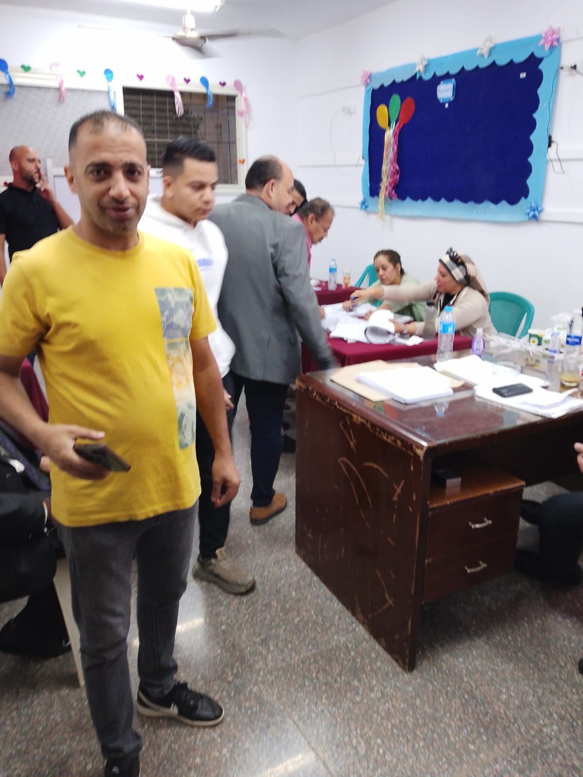 تواجد مكثف للشباب وكبار السن فى الانتخابات تواجد مكثف للشباب وكبار السن فى الانتخابات