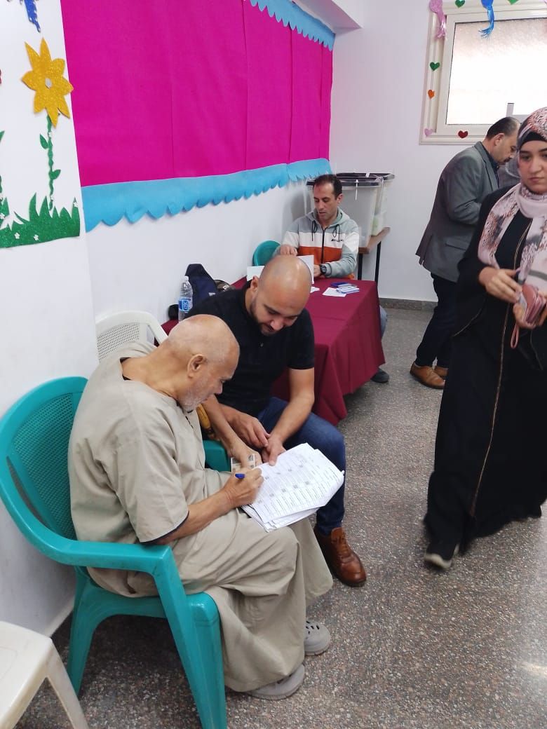 كبار السن يشاركون بكثافة في انتخابات مجلس النواب كبار السن يشاركون بكثافة في انتخابات مجلس النواب