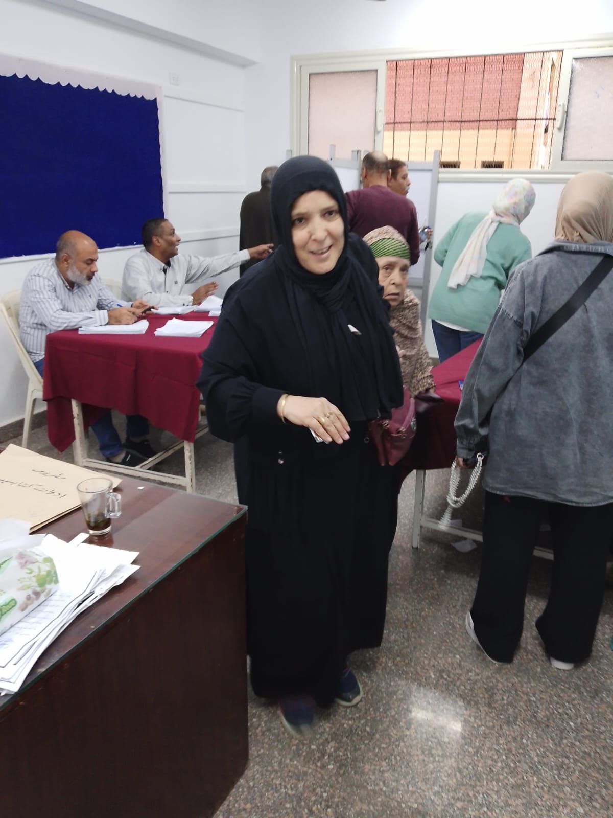 كبار السن في لجان المطرية وعين شمس وتزايد إقبال الناخبين نهاية اليوم الثاني (9)