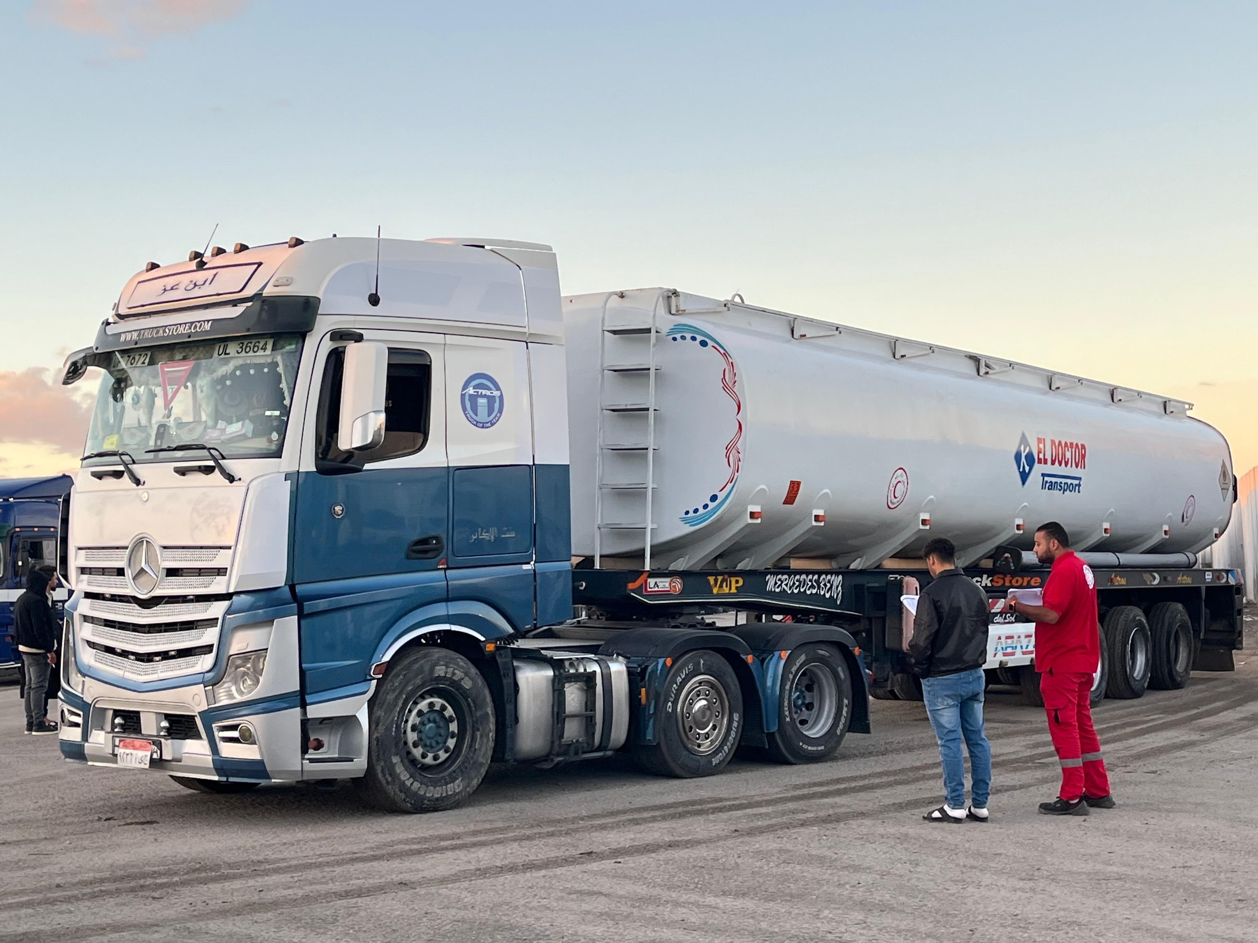 قوافل زاد العزة الى غزة