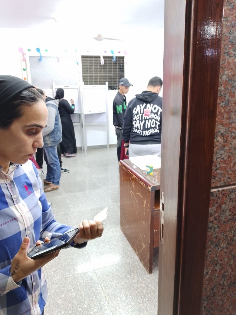 استمرار توافد المواطنين (5)