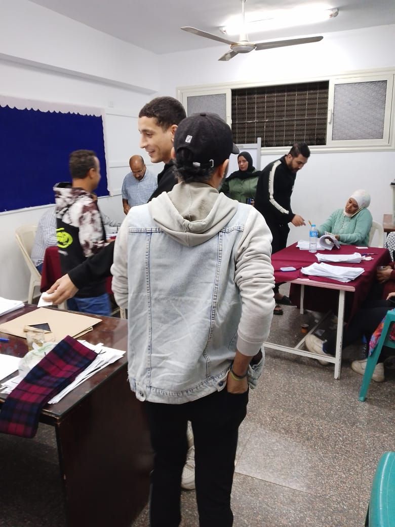 استمرار توافد المواطنين (6)