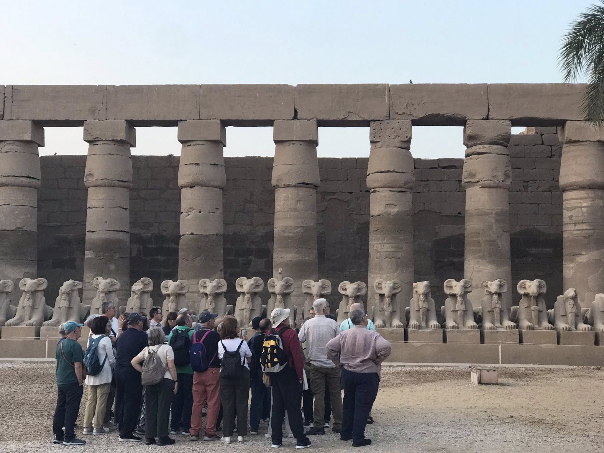 ارتفاع في زيارات سياح العالم مع نسمات الشتاء الصباحية