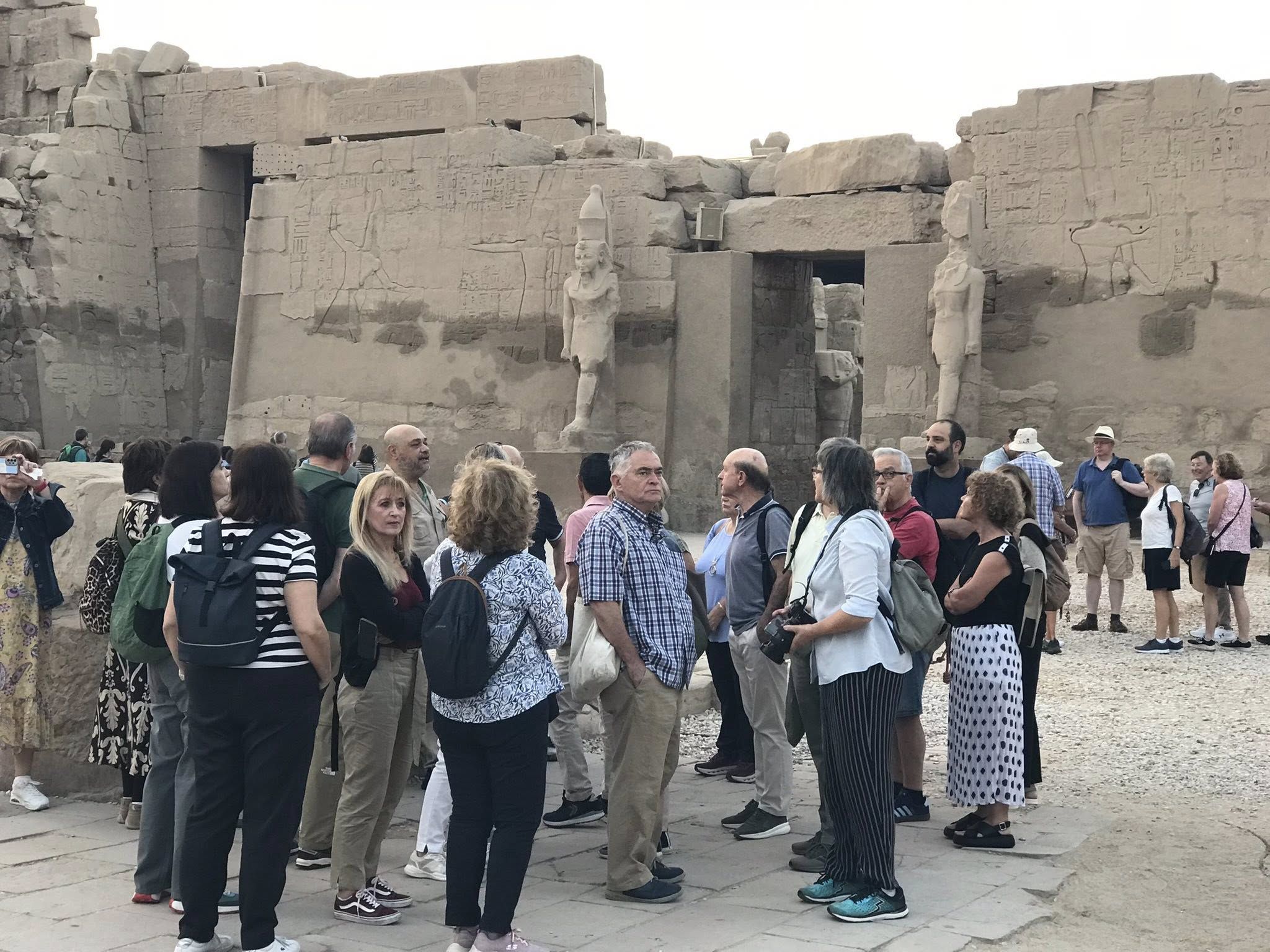 التوافد السياحي الكبير فى معابد الكرنك