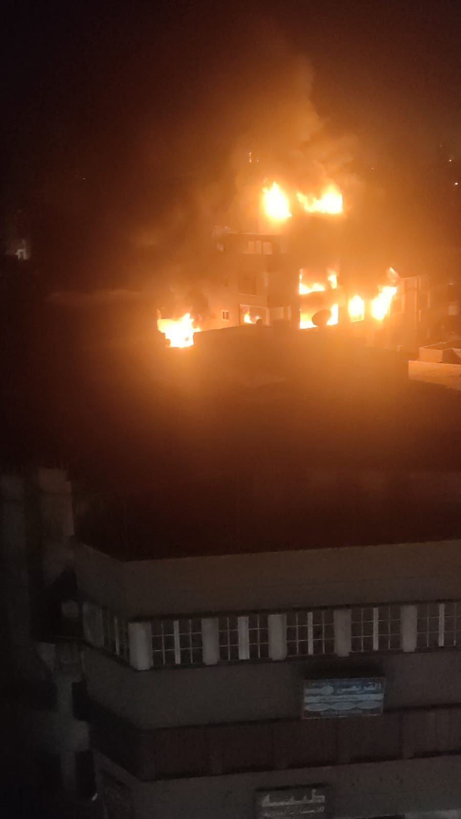 اشتعال النيران في المول