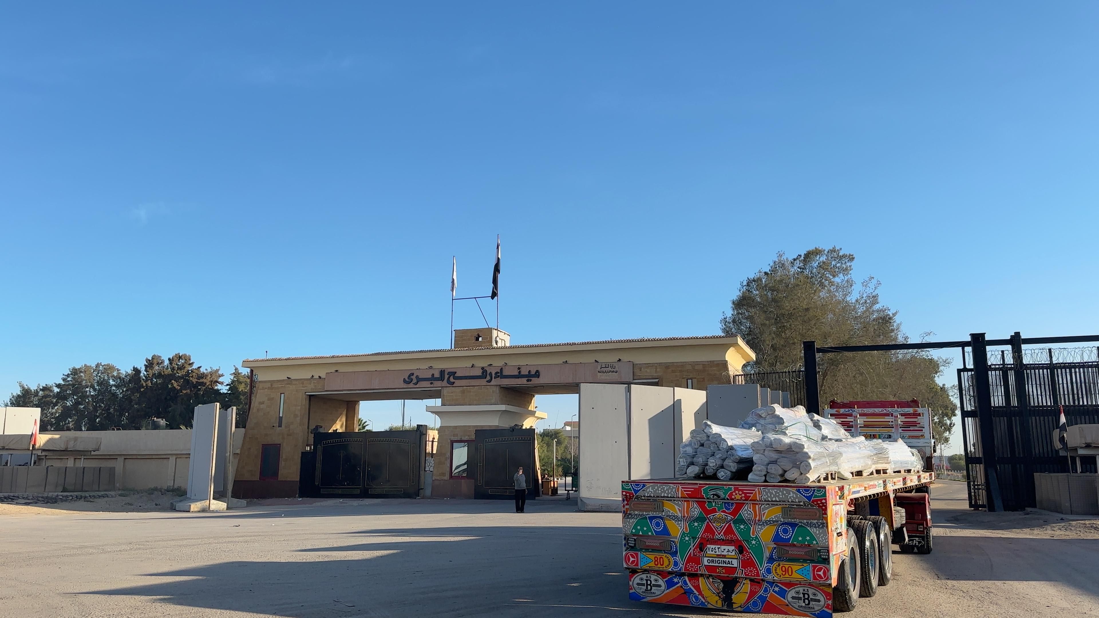 مساعدات الهلال الاحمر لغزة مساعدات الهلال الاحمر لغزة