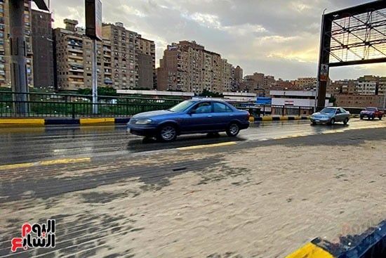 جانب من تساقط الأمطار على كوبرى أكتوبر جانب من تساقط الأمطار على كوبرى أكتوبر